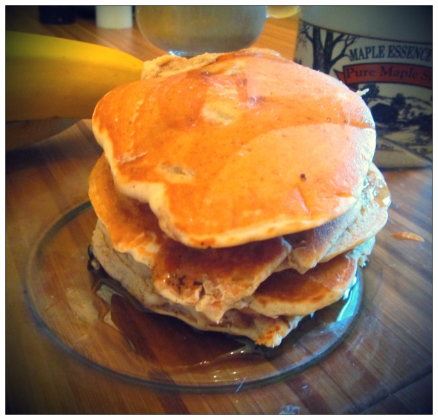 Peanut Butter Banana Pancakes on miaprimacasa.wordpress.com