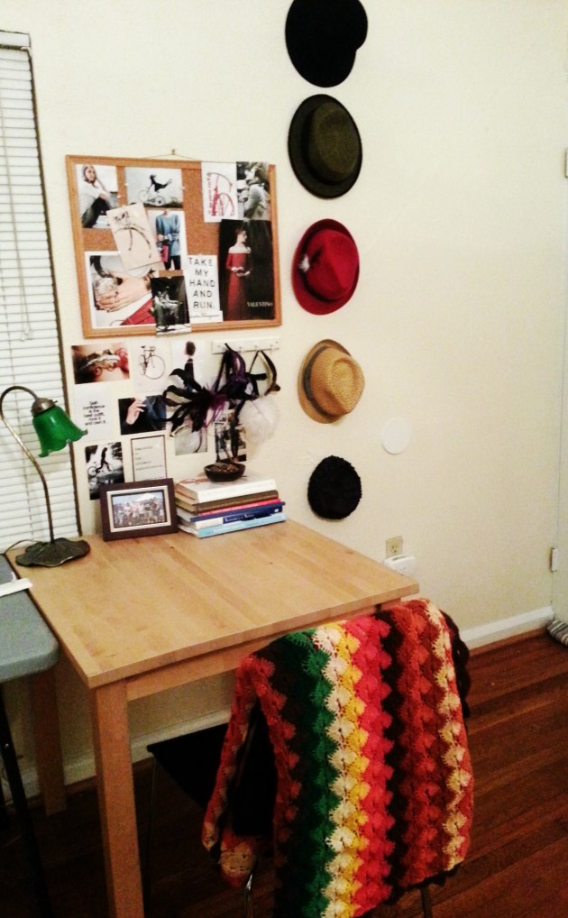 Eclectic Sewing Space on miaprimacasa.com