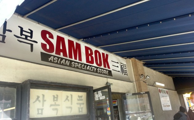 Adventures in Pittsburgh: Vegan Groceries, Coffe, and Art in the Strip District miaprimacasa.com