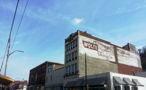 Adventures in Pittsburgh: Vegan Groceries, Coffe, and Art in the Strip District miaprimacasa.com