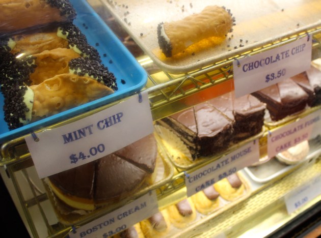 Mike's Pastry North End Boston #100DaysofMiaPrima