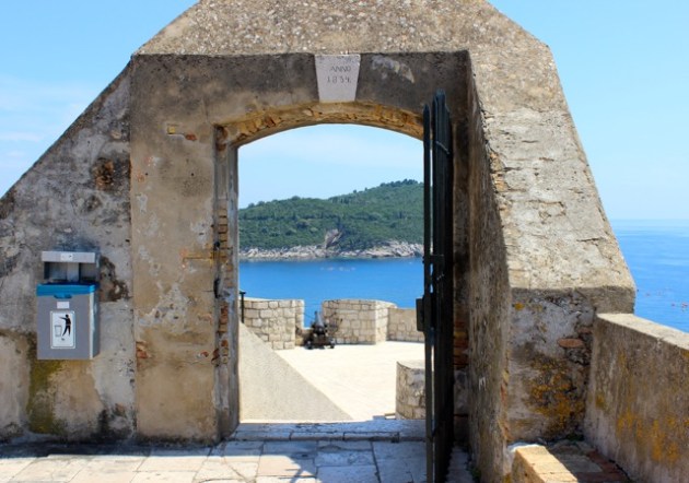 Windows of Dubrovnik, Croatia #100DaysofMiaPrima